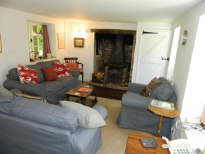 River Cottage a country retreat in wooded gardens